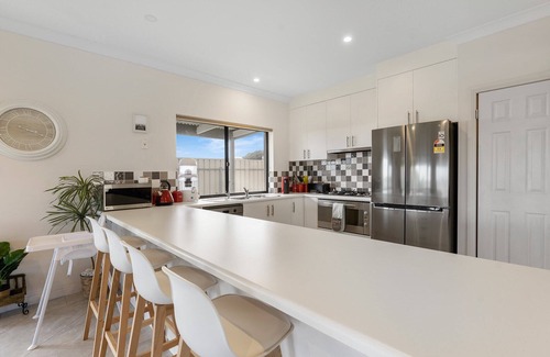 Nangkita House | 14 Excelsior Pde - Pets Negotiable - Waterviews