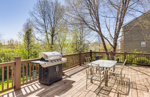 Liberty House | 14 Mi to Kansas City Group Getaway in Liberty!