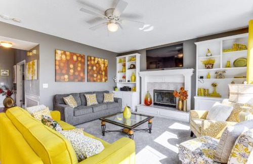 Liberty House | 14 Mi to Kansas City Group Getaway in Liberty!