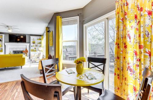 Liberty House | 14 Mi to Kansas City Group Getaway in Liberty!