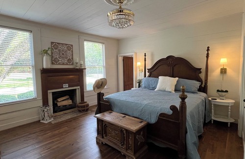 Jefferson Other | 14 Miles from Athens- 1890s Private Farmhouse Retreat on 15 Acres w/Barn & Pond