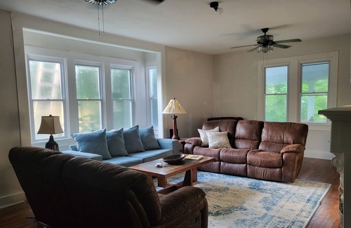Elberta House | 14 miles to Gulf Shores Alabama, 3 mile to OWA Amusement Park, Pet Friendly
