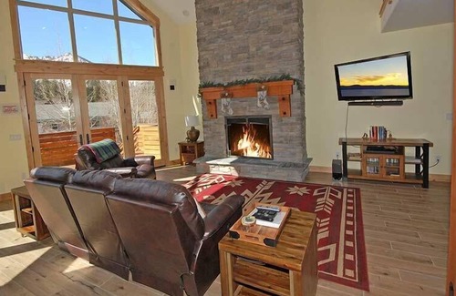 Mountain View Estates House | 1442 Mt Rainier Drive