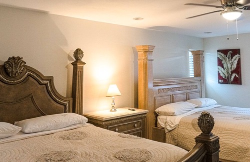 Silverado Ranch House | 14B/14B,10k+Sqft, Walk to Las Vegas Blvd! See Virtual Tour,