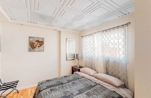 Silverado Ranch House | 14B/14B,10k+Sqft, Walk to Las Vegas Blvd! See Virtual Tour,