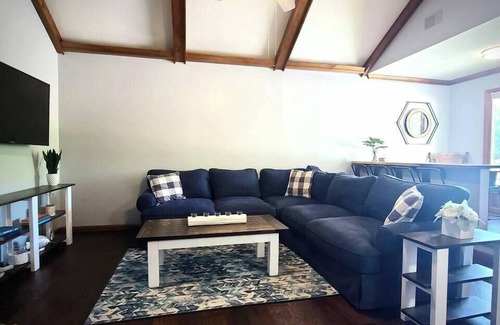 Greenville - Spartanburg House | 15 Fisher's Paradise on Lake Saluda w Boat Ramp