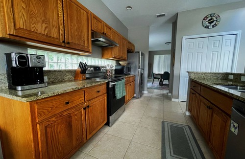 Sunset Lakes House | 15 Min from the Gates of Disney, Sleeps 10, Pool+View