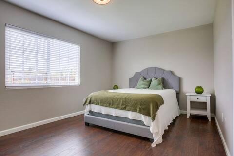 Mira Mesa House | 15 Min from Torrey Pines State Beach and Golf