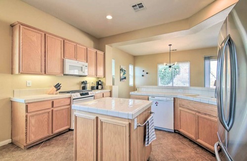 Desert Hot Springs House | 15 min to PalmSprings, Huge Desert Oasis w Pool+Spa 🌈 Sleeps 10