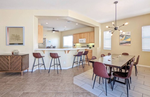 Desert Hot Springs House | 15 min to PalmSprings, Huge Desert Oasis w Pool+Spa 🌈 Sleeps 10