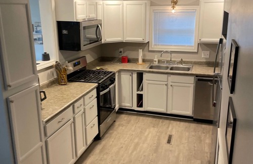 South Bend House | 15 Min Walk to Notre Dame! Charming Cottage