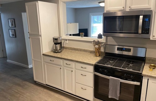 South Bend House | 15 Min Walk to Notre Dame! Charming Cottage