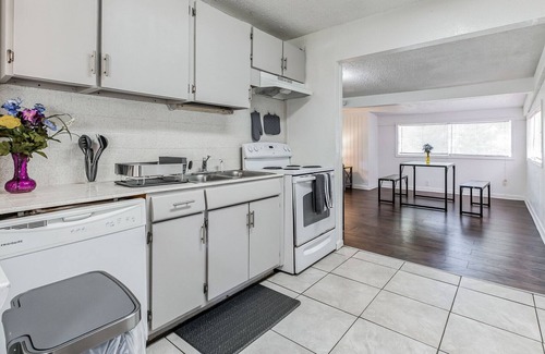 Northside House | 15 Mins Shands/Mins Jax Airport 3 bd 2 Bth Home