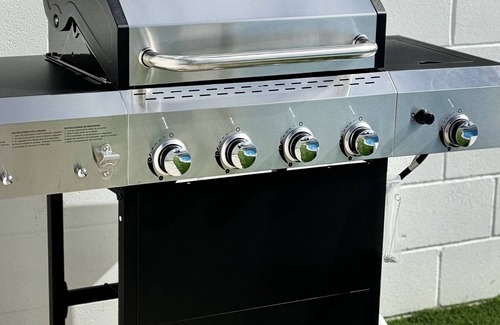 Charleston Preservation House | 15 Minutes to The Strip! Heated Beach Pool in a 2 Bedrooms 1 Bathrooms House.