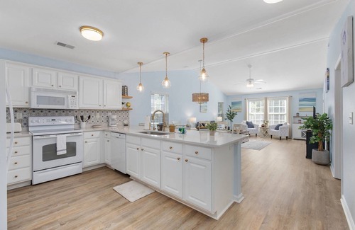 Pawleys Island Condo | *15% Off New Bookings for Stays through 2025*