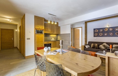 Les Brevieres Apartment | 150m from resort center, fitness, swimming pool, sauna, hammam, balcony, tv, 80m², Tignes