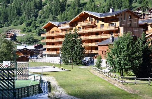 Les Brevieres Apartment | 150m from resort center, fitness, swimming pool, sauna, hammam, balcony, tv, 80m², Tignes