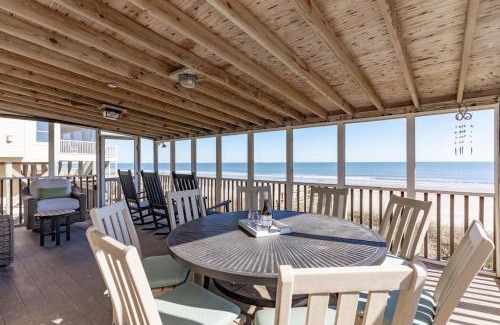 Folly Beach House | 1589 E Ashley Wayward Whims Oceanfront Classic Folly Cottage