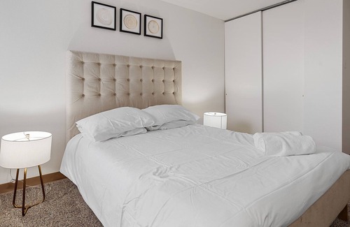 Downtown Harrisburg Apartment | 15min to Hershey 1BR with a Beautiful View & Pool