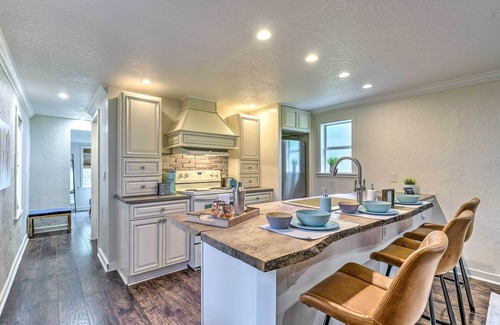 Winter Garden Cottage | 16 Mi to Disney: Cottage w/Deck in Winter Garden