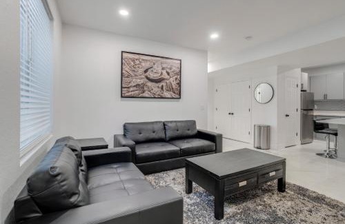Gateway Apartment | 16 Mi to Dtwn Denver Modern Apt with Patio