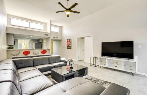 Paradise Valley Village House | 16 Mi to Dtwn Phoenix Home with Patio and Fireplace!