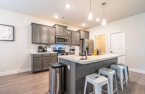 Madison House | 176 Tybee Dr · 10 Min from Airport - Newly Built 4 Bedroom Home!