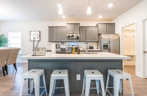 Madison House | 176 Tybee Dr · 10 Min from Airport - Newly Built 4 Bedroom Home!