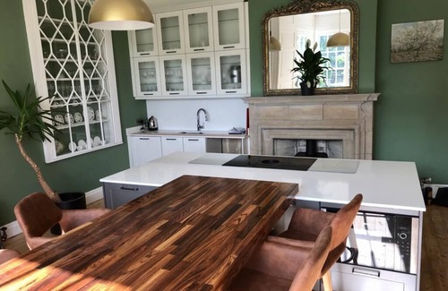 Hunmanby House | 17th Century, Grade II* listed with Country and Sea Views, optional hot tub