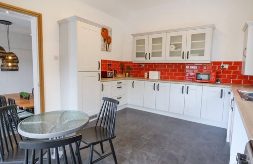 Meliden Cottage | 18 FFORDD TANRALLT, family friendly, with a garden in Prestatyn