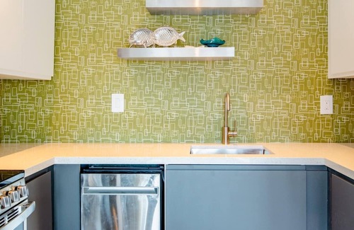 Downtown Palm Springs Condo | 180-degree views of the mountains & 2 blocks from downtown! Awash in sunshine!