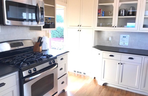 Pacific Grove House | 180º ocean views in a central location 2bd+den, 2baths