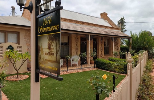Moonta Bay Cottage | 1876 Stonemasons - A step back in time Couples Cottage in Moonta Bay