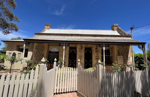 Moonta Bay Cottage | 1876 Stonemasons - A step back in time Couples Cottage in Moonta Bay