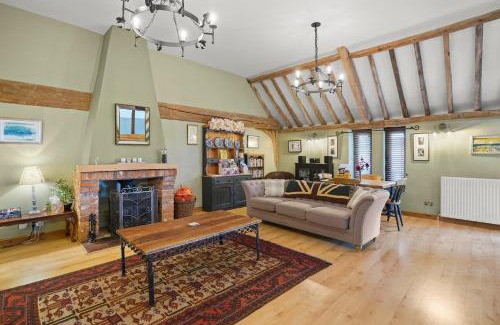 Runham House | 1880's Barn Conversion - Sleeps 4 & Pet Friendly
