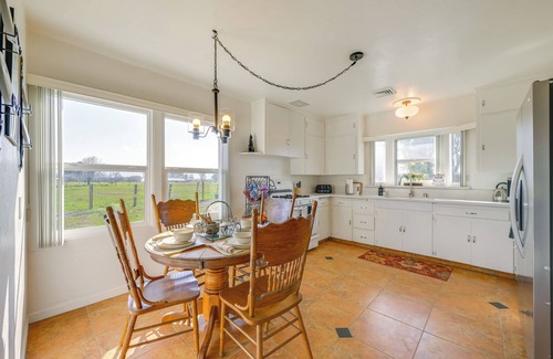 Woodlake House | 19 Mi to Sequoia Nat’l Park: Mtn-View Woodlake Gem