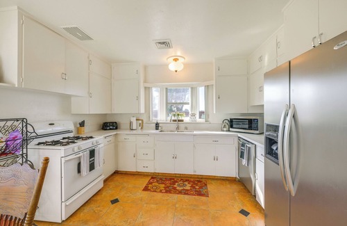 Woodlake House | 19 Mi to Sequoia Nat’l Park: Mtn-View Woodlake Gem