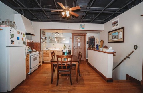 Treloar Apartment | 1905 Historic Storefront