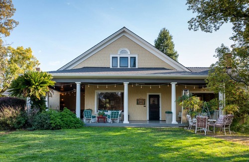 Newcastle House | 1906 Victorian Farmhouse and Cottage on Beautiful Ranch near Folsom Lake