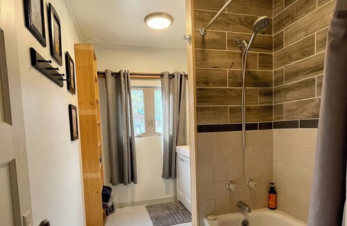 Challis Cottage | 1930's Uptown House