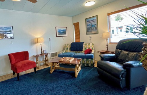 Challis Cottage | 1930's Uptown House