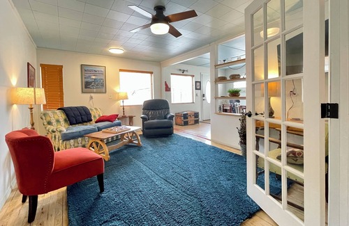 Challis Cottage | 1930's Uptown House