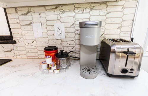 New Warrington Cottage | 1930s Cottage near Downtown Pensacola and Naval Air Station