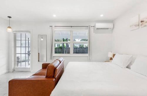 Parkside House | 1941 number 4 BRAND NEW Charming Hollywood apt