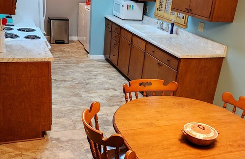 Dana House | 1960's Ranch House NO CLEANING FEE