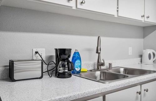 South Scottsdale Apartment | 1B1B Luxury Getaway: Pool Access and Free Parking