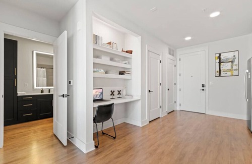 North Hyde Park Apartment | 1BD in the Heart of Tampa | Luxury Travel | Gym