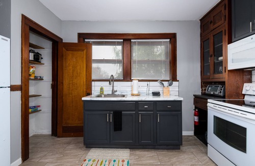 St. Louis Apartment | 1bed/1bath with laundry in Princeton Heights