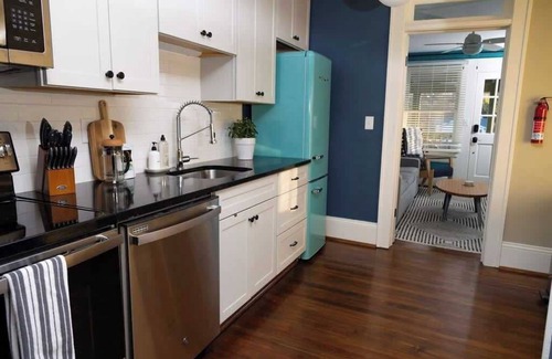 Roanoke House | 1BR Apt Views Galore! -Safe|Walkable|Food|Greenway