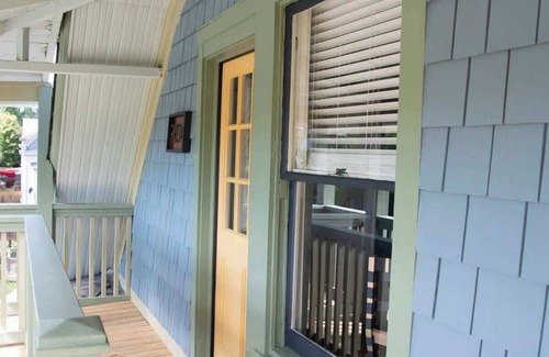 Roanoke House | 1BR Apt Views Galore! -Safe|Walkable|Food|Greenway